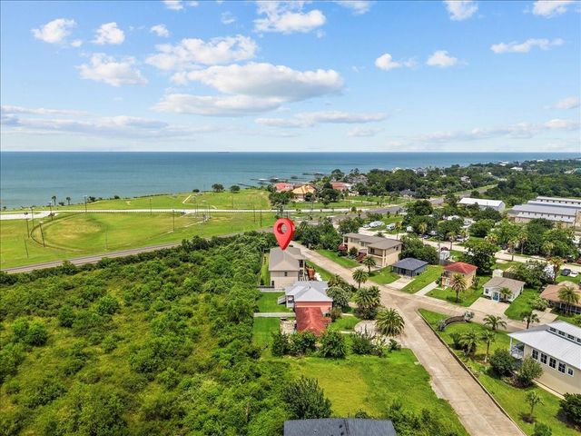 202 Debbie Lane, San Leon, TX 77539
