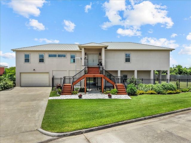 202 Debbie Lane, San Leon, TX 77539