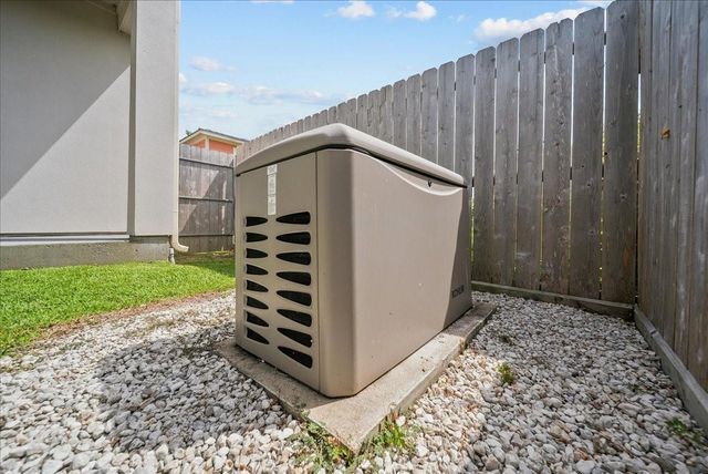 202 Debbie Lane, San Leon, TX 77539