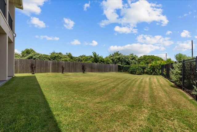 202 Debbie Lane, San Leon, TX 77539