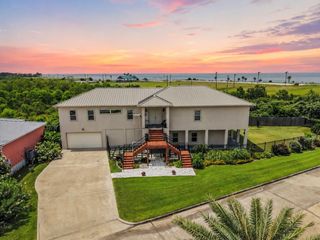 202 Debbie Lane, San Leon, TX 77539