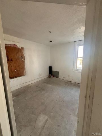 602 Wood River Avenue, Wood River, IL 62095