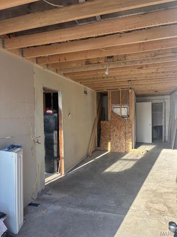 602 Wood River Avenue, Wood River, IL 62095