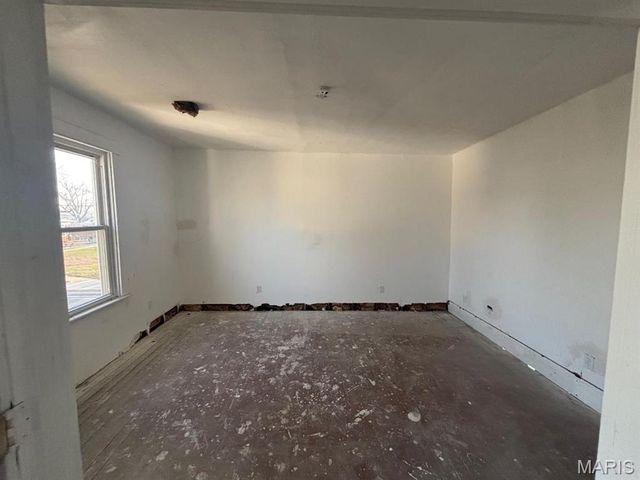602 Wood River Avenue, Wood River, IL 62095