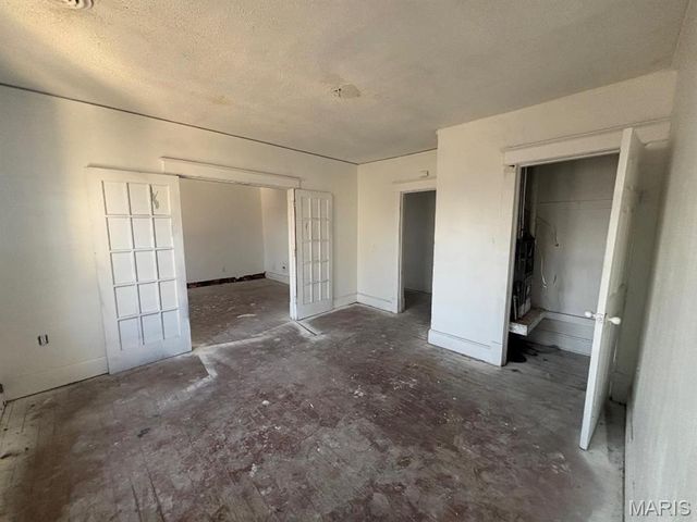 602 Wood River Avenue, Wood River, IL 62095