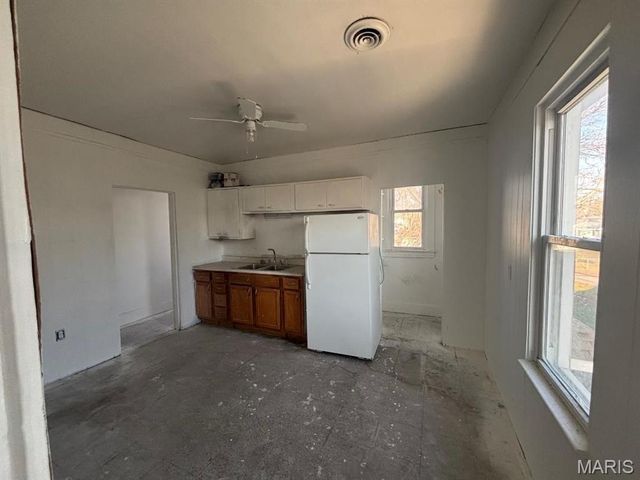 602 Wood River Avenue, Wood River, IL 62095