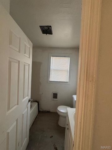 602 Wood River Avenue, Wood River, IL 62095