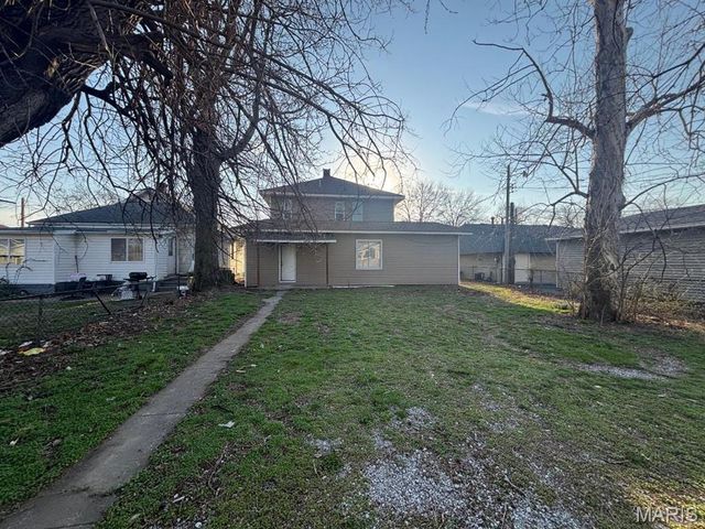 602 Wood River Avenue, Wood River, IL 62095