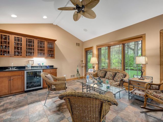 13001 Ravine Drive, Lemont, IL 60439