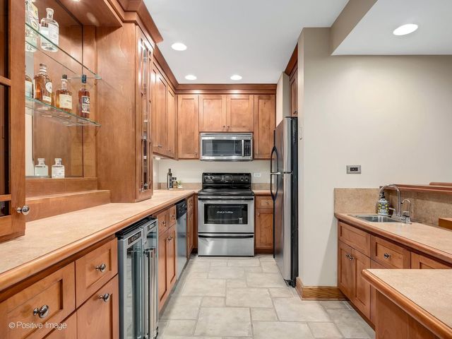 13001 Ravine Drive, Lemont, IL 60439