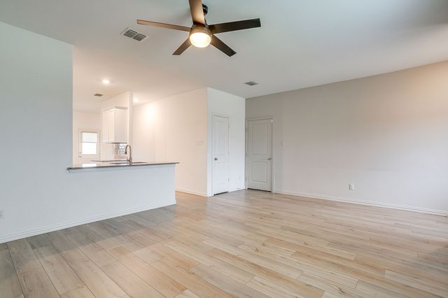 1605 River Crossing Drive, Anna, TX 75409