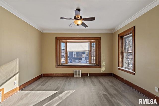 2111 MISSISSIPPI Avenue, Davenport, IA 52803