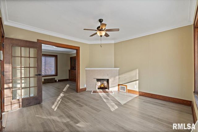 2111 MISSISSIPPI Avenue, Davenport, IA 52803