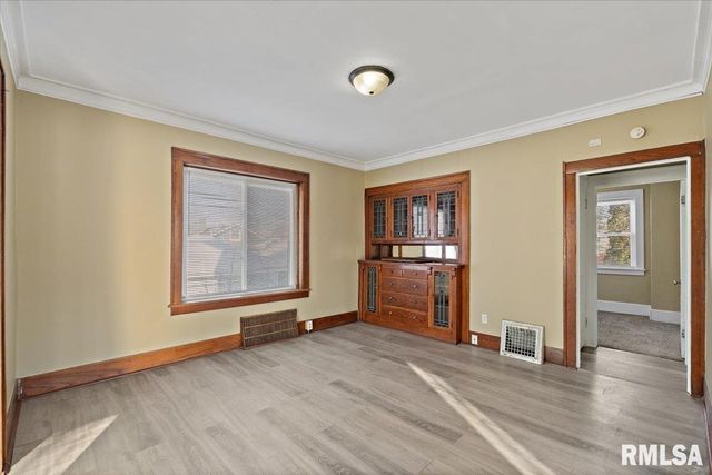 2111 MISSISSIPPI Avenue, Davenport, IA 52803