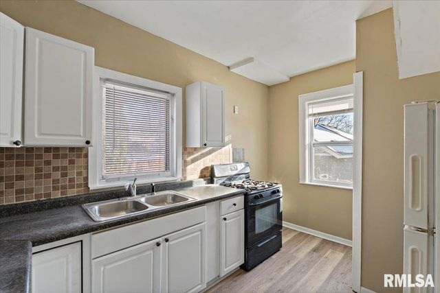 2111 MISSISSIPPI Avenue, Davenport, IA 52803