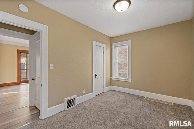 2111 MISSISSIPPI Avenue, Davenport, IA 52803