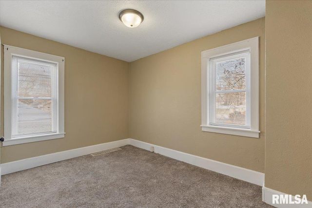 2111 MISSISSIPPI Avenue, Davenport, IA 52803