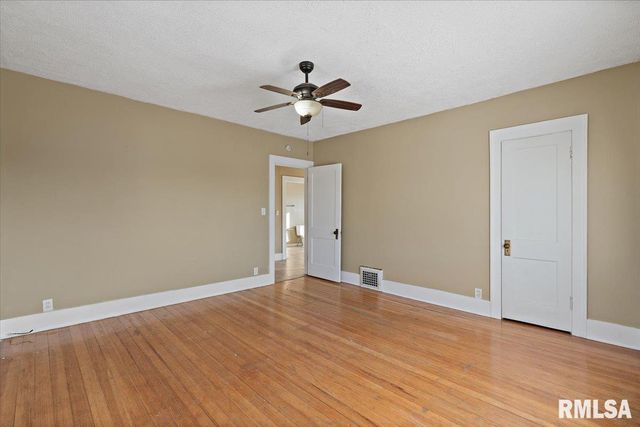 2111 MISSISSIPPI Avenue, Davenport, IA 52803