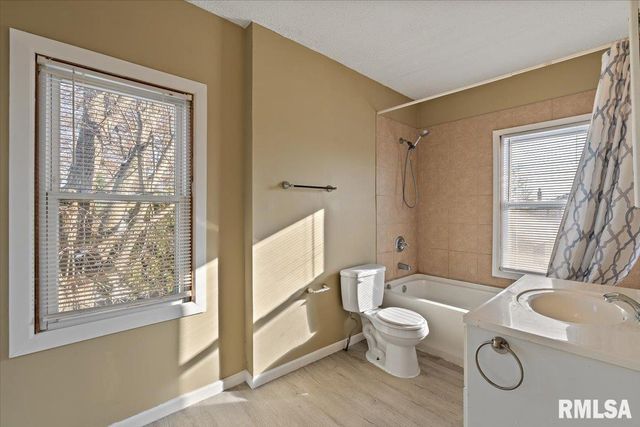 2111 MISSISSIPPI Avenue, Davenport, IA 52803