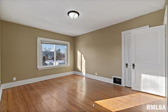 2111 MISSISSIPPI Avenue, Davenport, IA 52803