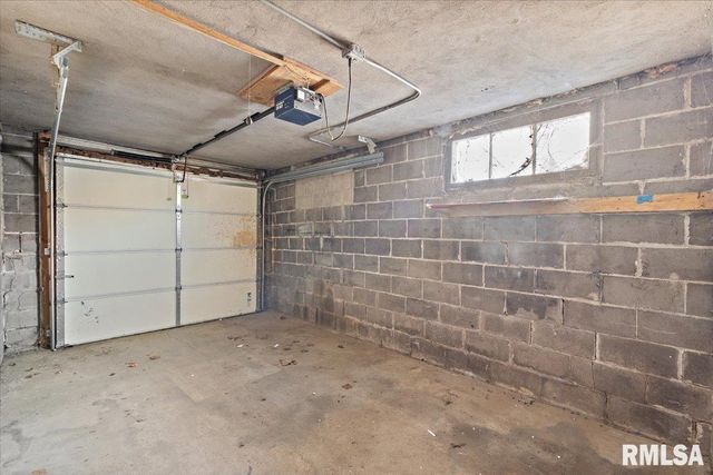 2111 MISSISSIPPI Avenue, Davenport, IA 52803