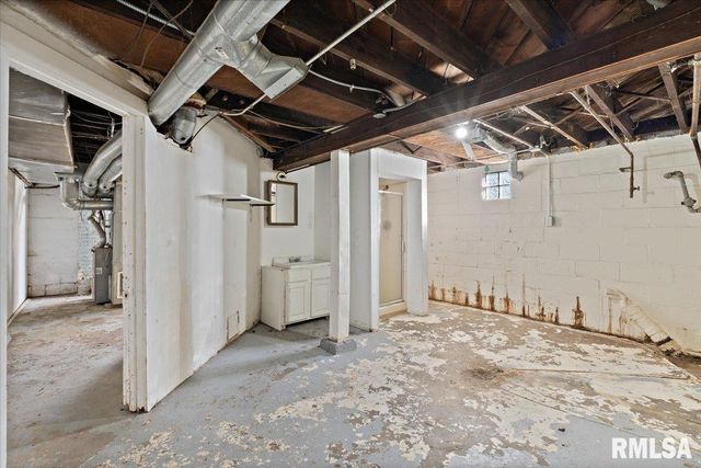 2111 MISSISSIPPI Avenue, Davenport, IA 52803