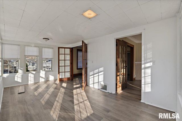 2111 MISSISSIPPI Avenue, Davenport, IA 52803