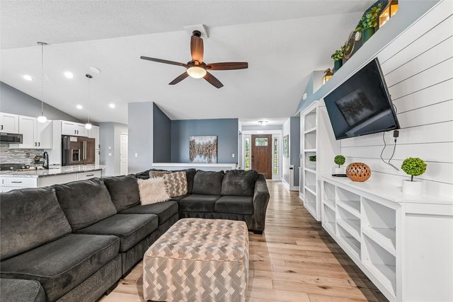 507 Limerock NW, Cedar Rapids, IA 52405