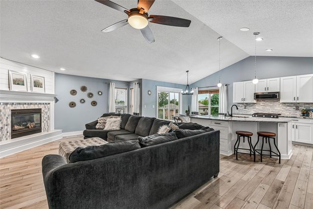 507 Limerock NW, Cedar Rapids, IA 52405