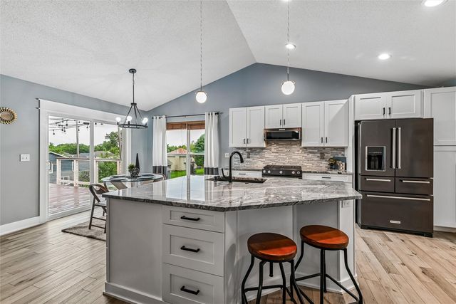 507 Limerock NW, Cedar Rapids, IA 52405
