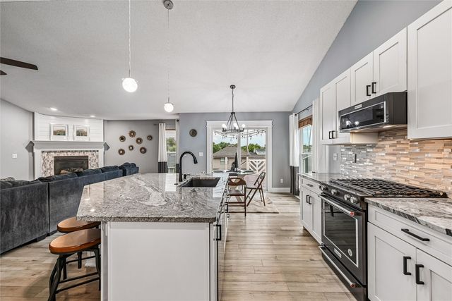 507 Limerock NW, Cedar Rapids, IA 52405