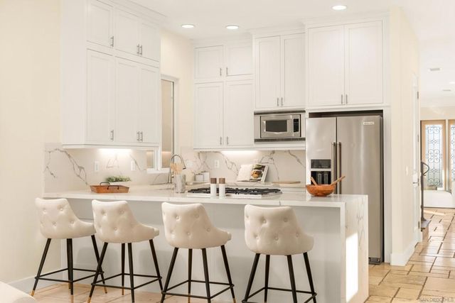 438 H, Coronado, CA 92118