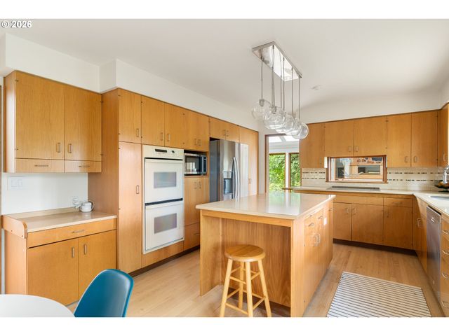 4815 Sw STONEBROOK Ct, Portland, OR 97239