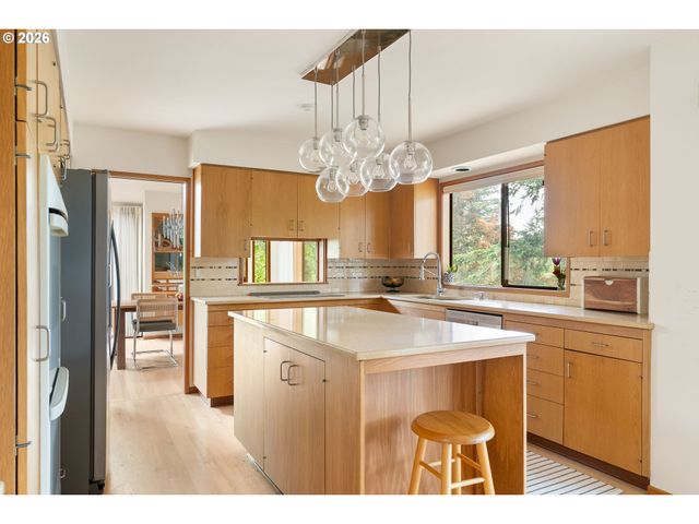 4815 Sw STONEBROOK Ct, Portland, OR 97239