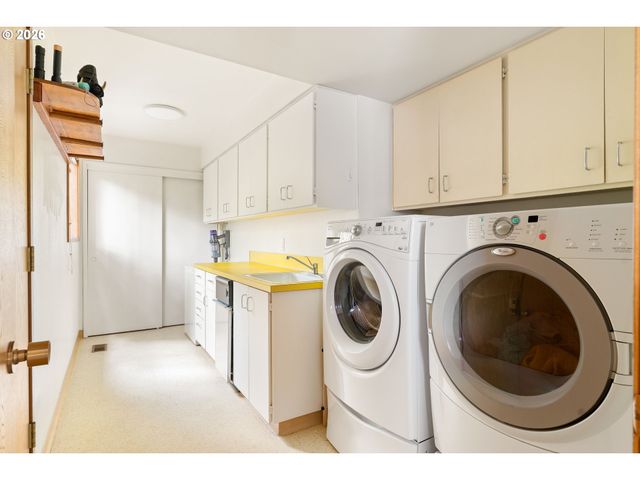 4815 Sw STONEBROOK Ct, Portland, OR 97239