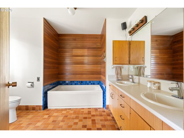 4815 Sw STONEBROOK Ct, Portland, OR 97239