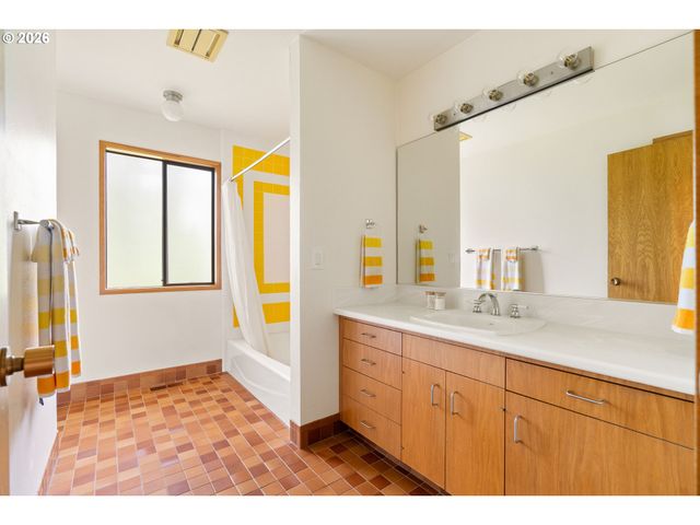 4815 Sw STONEBROOK Ct, Portland, OR 97239