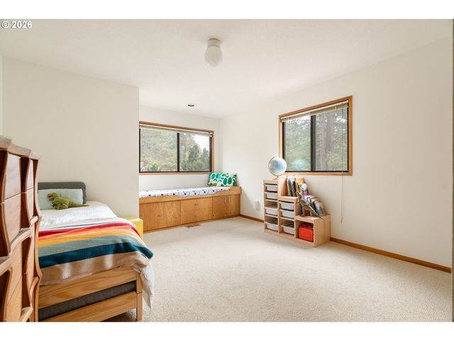 4815 Sw STONEBROOK Ct, Portland, OR 97239