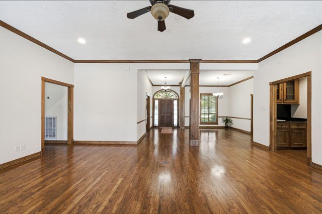 2516 Woodcreek Drive, Pearland, TX 77581