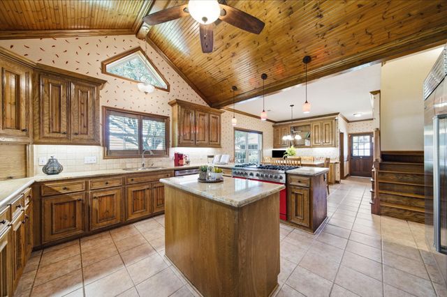 2516 Woodcreek Drive, Pearland, TX 77581