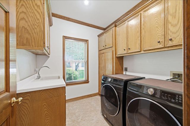 2516 Woodcreek Drive, Pearland, TX 77581