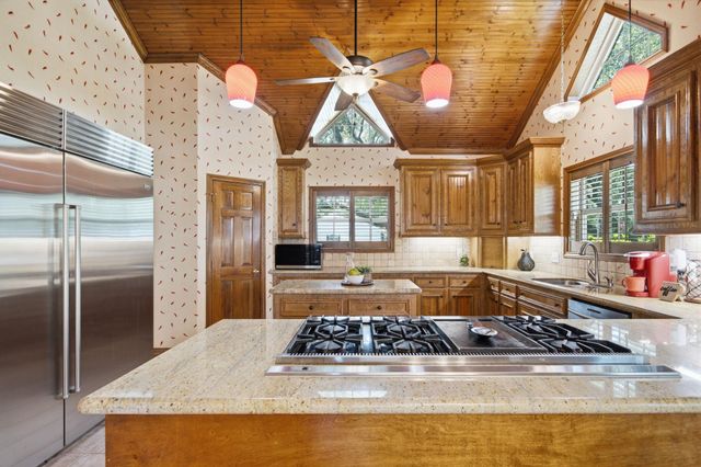 2516 Woodcreek Drive, Pearland, TX 77581