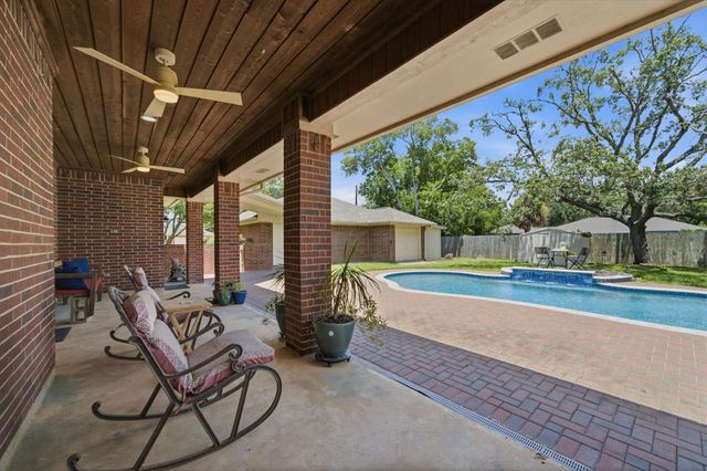 2516 Woodcreek Drive, Pearland, TX 77581
