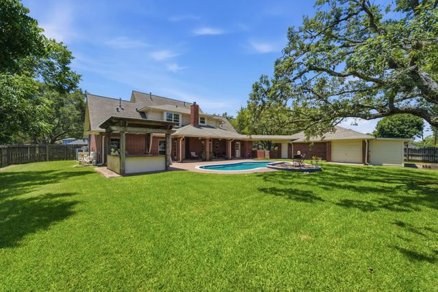 2516 Woodcreek Drive, Pearland, TX 77581