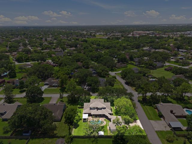 2516 Woodcreek Drive, Pearland, TX 77581