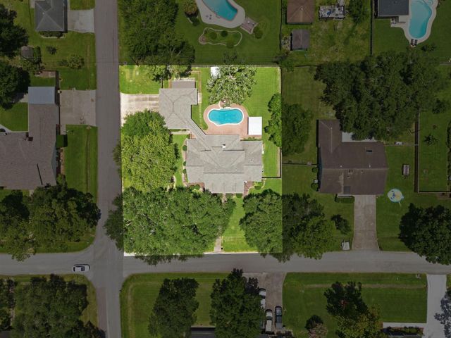 2516 Woodcreek Drive, Pearland, TX 77581