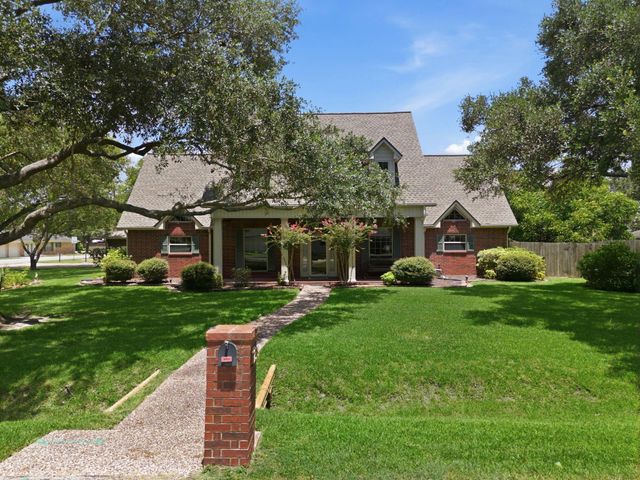 2516 Woodcreek Drive, Pearland, TX 77581