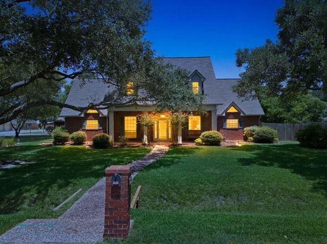2516 Woodcreek Drive, Pearland, TX 77581