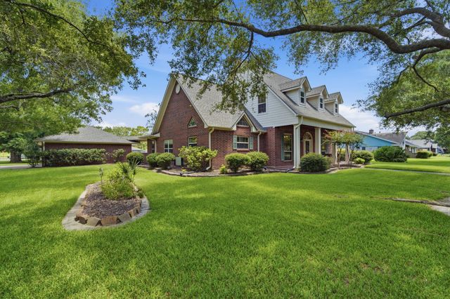 2516 Woodcreek Drive, Pearland, TX 77581