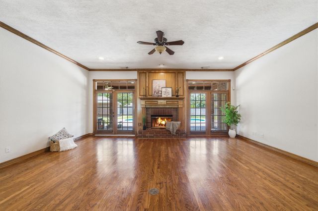 2516 Woodcreek Drive, Pearland, TX 77581